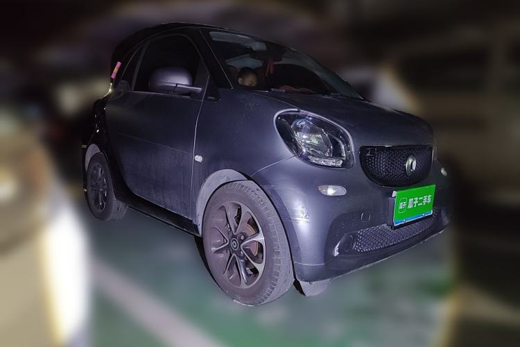Used smart fortwo 2017 1.0L 52kW New Sound Special Edition China V Emission Standard Front Right 45 Deg
