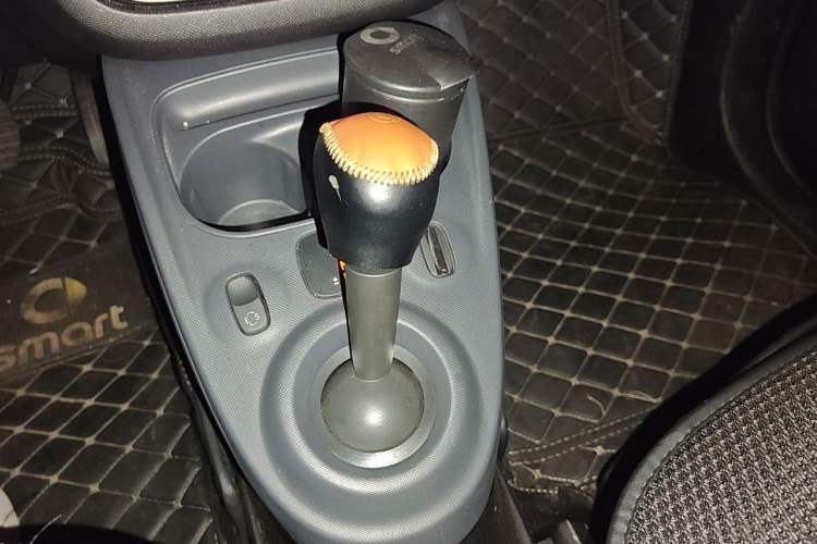 Used smart fortwo 2017 1.0L 52kW New Sound Special Edition China V Emission Standard Gear Lever