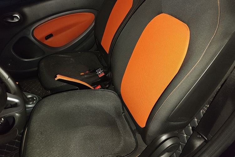 Used smart fortwo 2017 1.0L 52kW New Sound Special Edition China V Emission Standard Left Front Seat