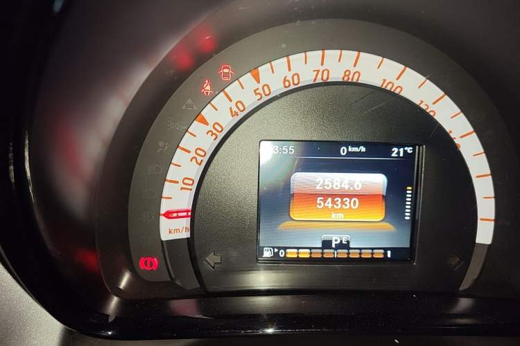 Used smart fortwo 2017 1.0L 52kW New Sound Special Edition China V Emission Standard Odometer Close Up