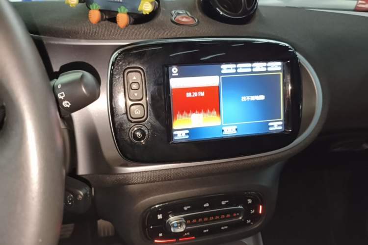 Used smart fortwo 2017 1.0L 52kW New Sound Special Edition China V Emission Standard Audio And AC Panel