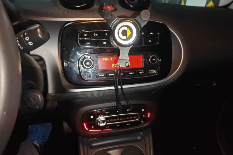 Used smart fortwo 2017 Model 1.0L 52 kW Melody Blue Special Edition China V Standard Audio And AC Panel