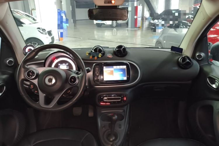 Used smart fortwo 2017 1.0L 52kW New Sound Special Edition China V Emission Standard Center Console