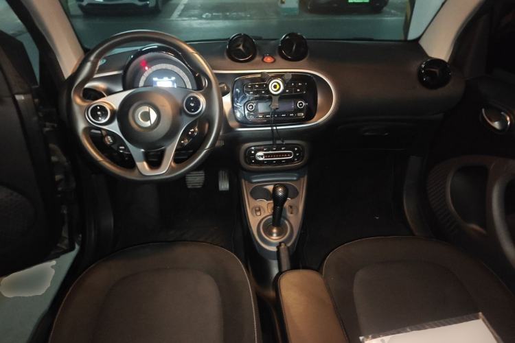 Used smart fortwo 2017 Model 1.0L 52 kW Melody Blue Special Edition China V Standard Center Console
