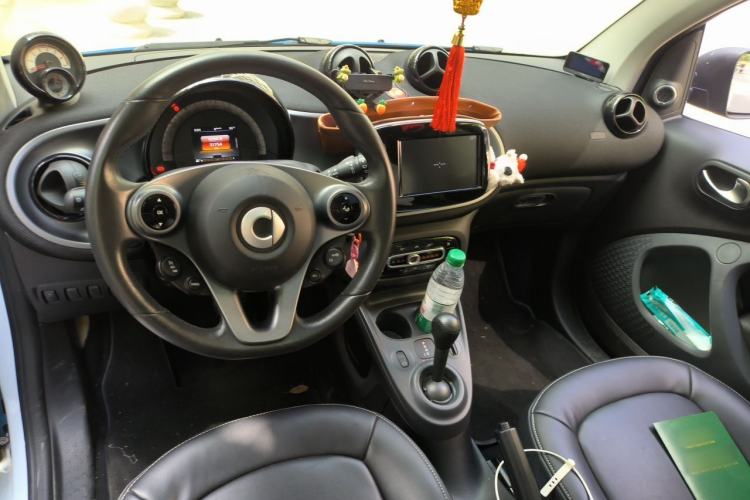Used smart fortwo 2017 1.0L 52kW Hardtop Affection Special Edition Center Console