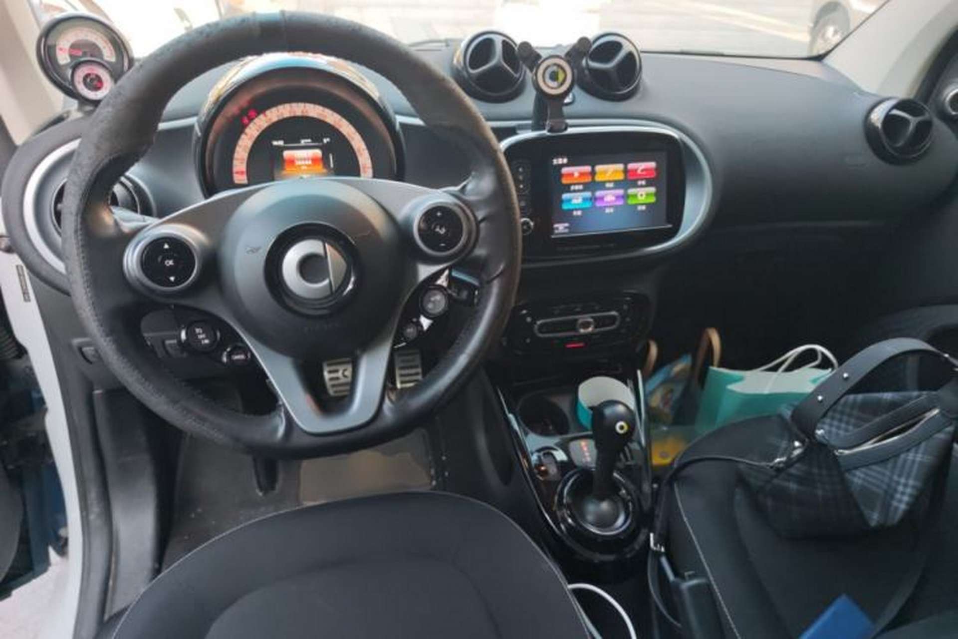 Used smart fortwo 2017 1.0L 52kW New Sound Special Edition China V Emission Standard Center Console