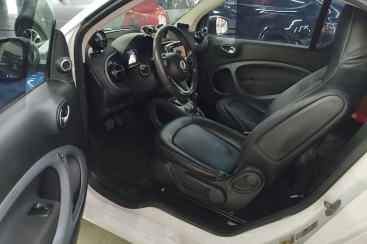 Used smart fortwo 2017 1.0L 52kW New Sound Special Edition China V Emission Standard Driver Seat