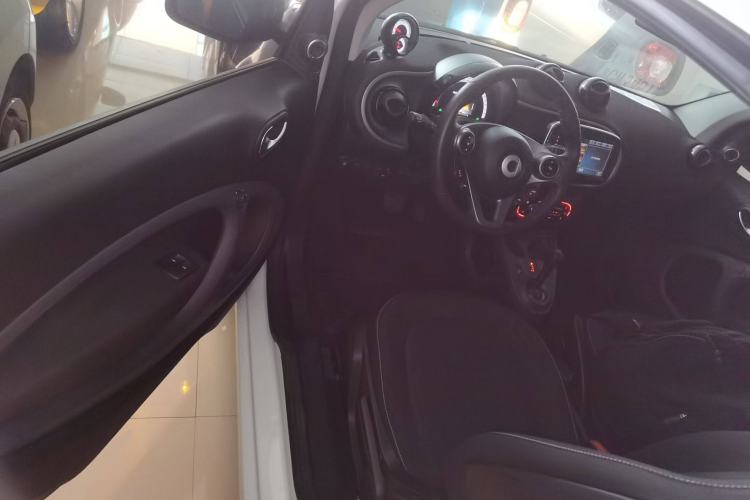 Used smart fortwo 2017 1.0L 52kW New Sound Special Edition China V Emission Standard Driver Seat