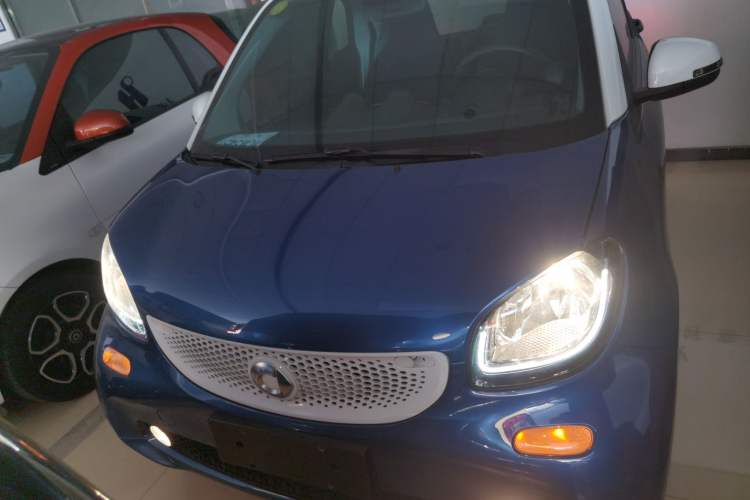 Used smart fortwo 2017 1.0L 52kW New Sound Special Edition China V Emission Standard Front