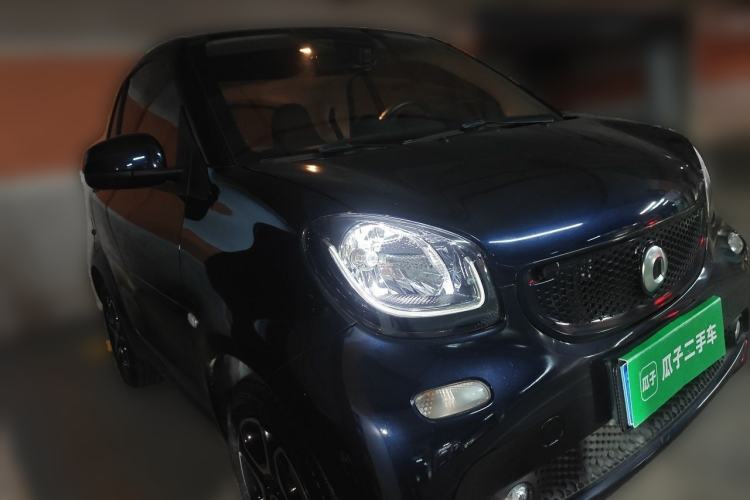 Used smart fortwo 2017 Model 1.0L 52 kW Melody Blue Special Edition China V Standard Front Right 45 Deg