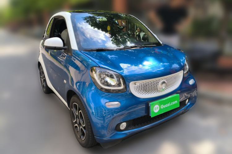 Used smart fortwo 2017 1.0L 52kW Hardtop Affection Special Edition Front Right 45 Deg