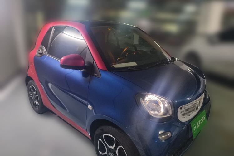 Used smart fortwo 2017 1.0L 52kW New Sound Special Edition China V Emission Standard Front Right 45 Deg