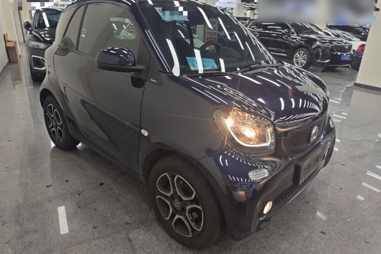 Used smart fortwo 2017 Model 1.0L 52 kW Melody Blue Special Edition China V Standard Front Right 45 Deg