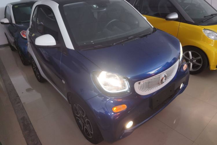 Used smart fortwo 2017 1.0L 52kW New Sound Special Edition China V Emission Standard Front Right 45 Deg