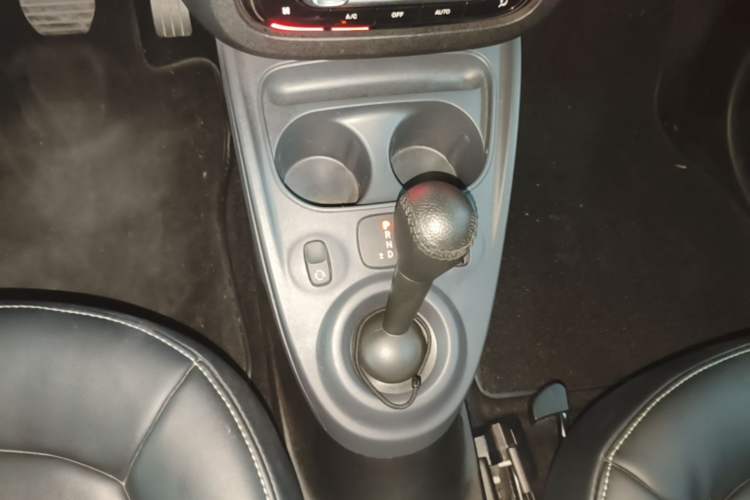 Used smart fortwo 2017 1.0L 52kW New Sound Special Edition China V Emission Standard Gear Lever