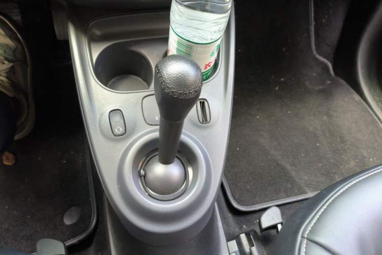 Used smart fortwo 2017 1.0L 52kW Hardtop Affection Special Edition Gear Lever