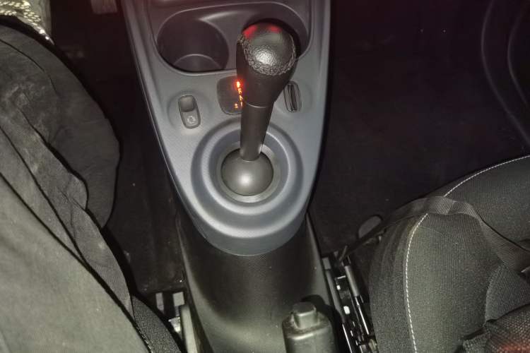 Used smart fortwo 2017 1.0L 52kW New Sound Special Edition China V Emission Standard Gear Lever