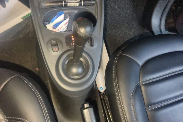 Used smart fortwo 2017 1.0L 52kW New Sound Special Edition China V Emission Standard Gear Lever