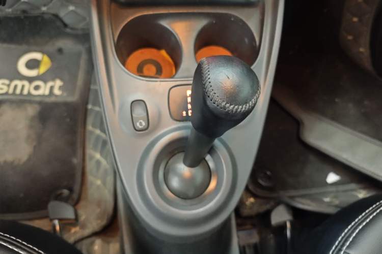 Used smart fortwo 2017 Model 1.0L 52 kW Melody Blue Special Edition China V Standard Gear Lever