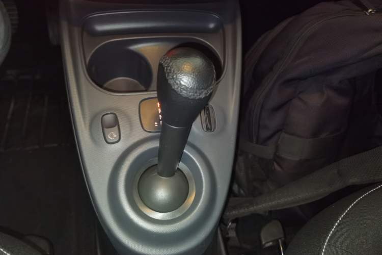 Used smart fortwo 2017 1.0L 52kW New Sound Special Edition China V Emission Standard Gear Lever