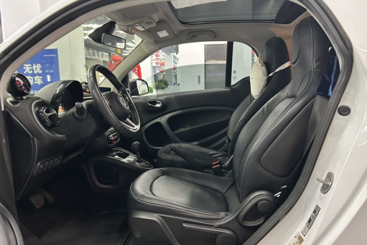 Used smart fortwo 2017 1.0L 52kW New Sound Special Edition China V Emission Standard Interior 3