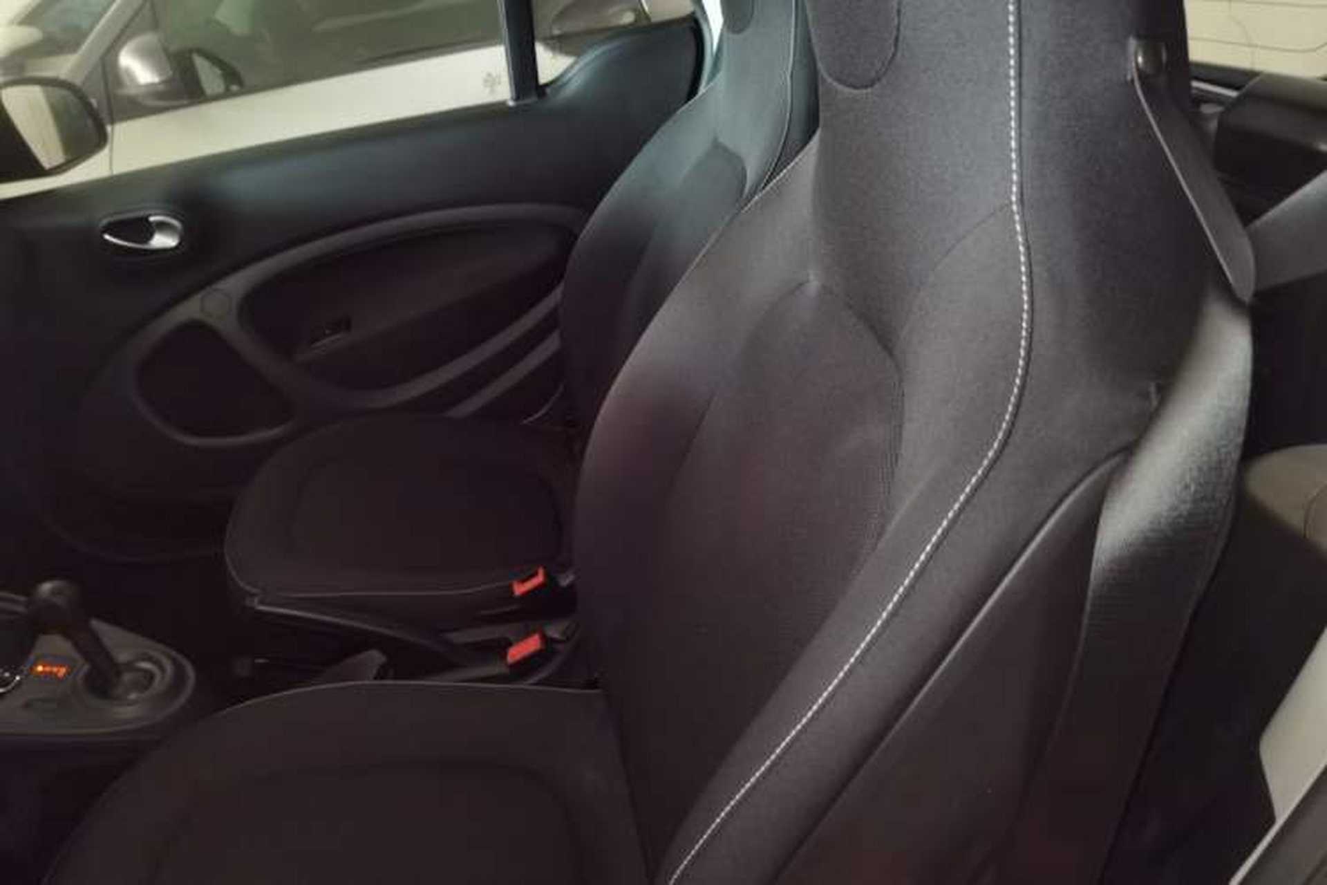 Used smart fortwo 2017 1.0L 52kW New Sound Special Edition China V Emission Standard Interior 4