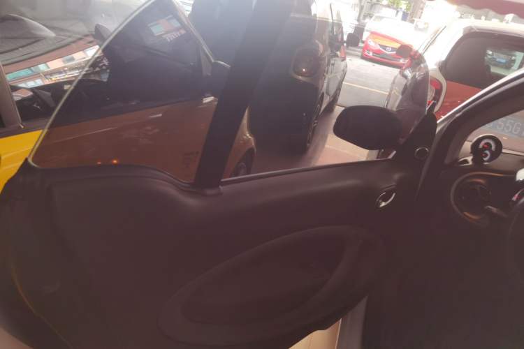 Used smart fortwo 2017 1.0L 52kW New Sound Special Edition China V Emission Standard Left Front Door Interior