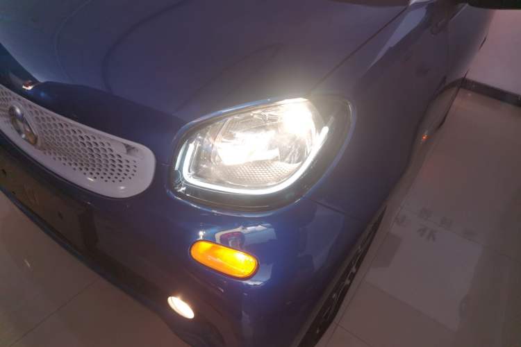 Used smart fortwo 2017 1.0L 52kW New Sound Special Edition China V Emission Standard Left Front Headlight