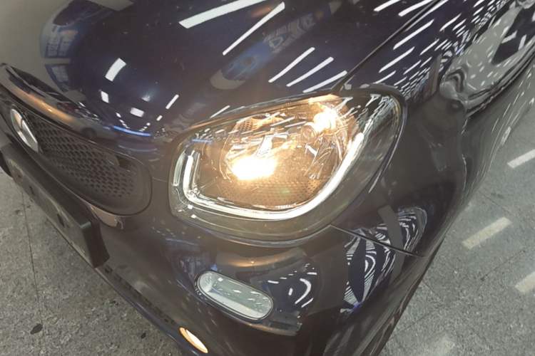 Used smart fortwo 2017 Model 1.0L 52 kW Melody Blue Special Edition China V Standard Left Front Headlight