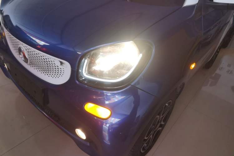 Used smart fortwo 2017 1.0L 52kW New Sound Special Edition China V Emission Standard Left Front Headlight