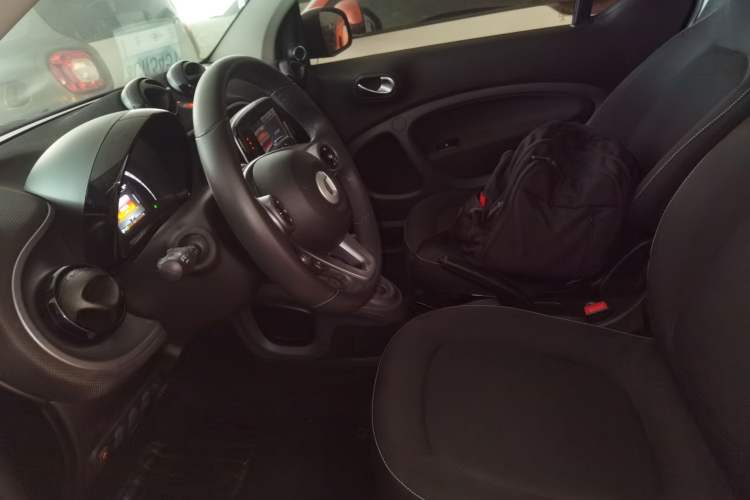 Used smart fortwo 2017 1.0L 52kW New Sound Special Edition China V Emission Standard Left Front Seat