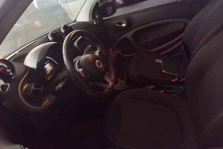 Used smart fortwo 2017 1.0L 52kW New Sound Special Edition China V Emission Standard Left Front Seat