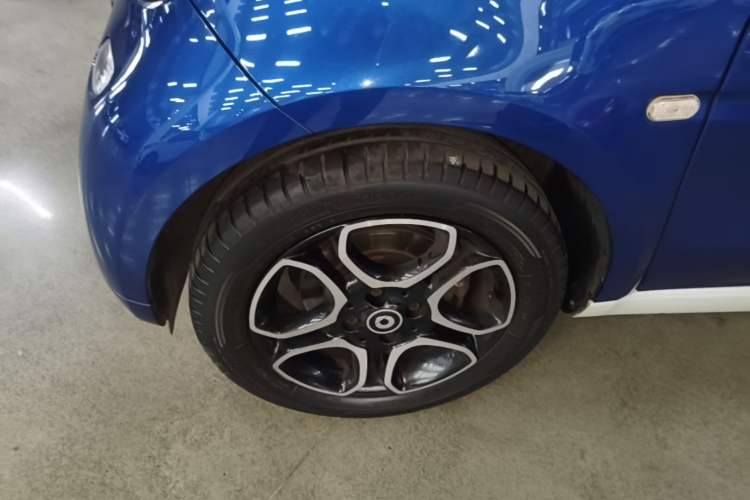 Used smart fortwo 2017 1.0L 52kW New Sound Special Edition China V Emission Standard Left Front Wheel Hub