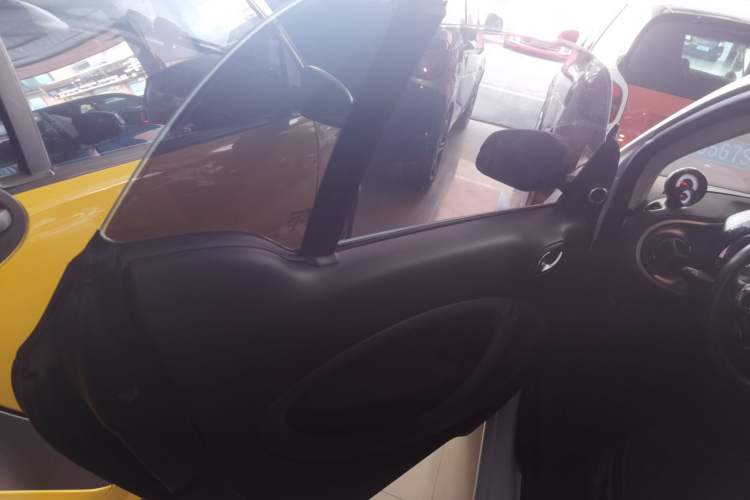 Used smart fortwo 2017 1.0L 52kW New Sound Special Edition China V Emission Standard Left Rear Door Interior