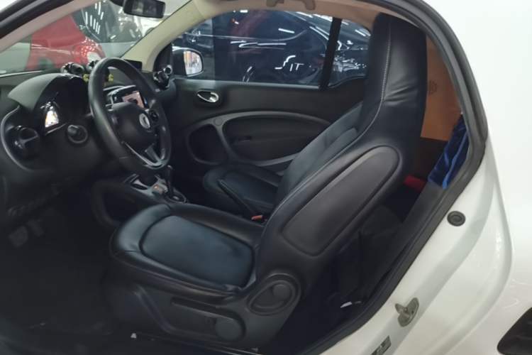 Used smart fortwo 2017 1.0L 52kW New Sound Special Edition China V Emission Standard Left Rear Seat