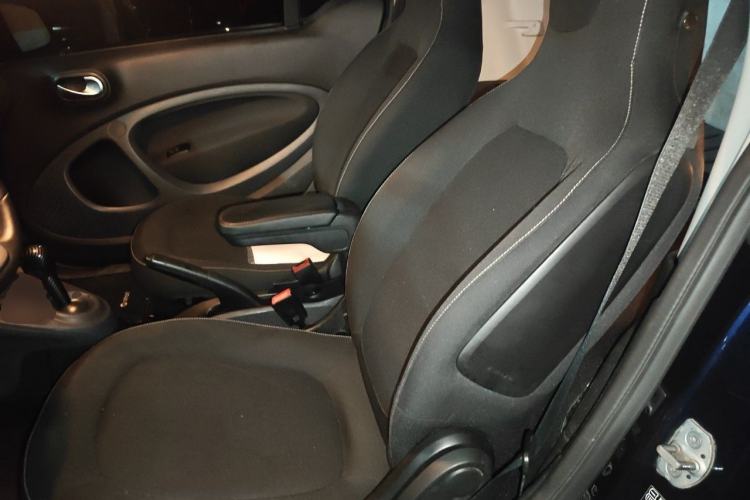 Used smart fortwo 2017 Model 1.0L 52 kW Melody Blue Special Edition China V Standard Left Rear Seat