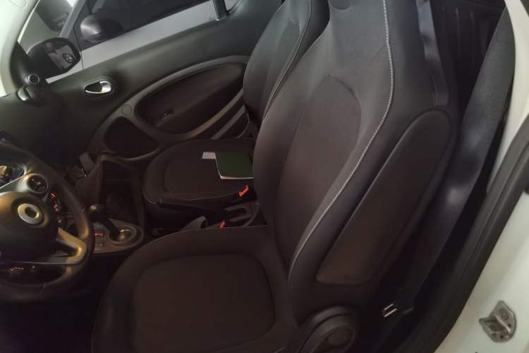 Used smart fortwo 2017 1.0L 52kW New Sound Special Edition China V Emission Standard Left Rear Seat