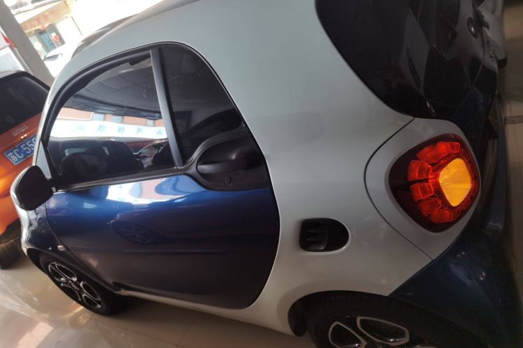 Used smart fortwo 2017 1.0L 52kW New Sound Special Edition China V Emission Standard Left Side