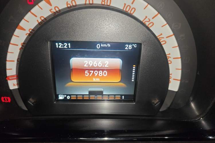 Used smart fortwo 2017 Model 1.0L 52 kW Melody Blue Special Edition China V Standard Odometer Close Up