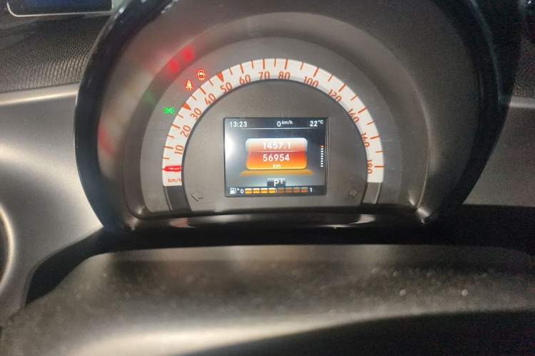 Used smart fortwo 2017 1.0L 52kW New Sound Special Edition China V Emission Standard Odometer Close Up