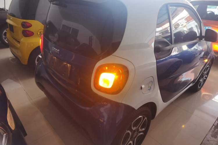 Used smart fortwo 2017 1.0L 52kW New Sound Special Edition China V Emission Standard Rear Right 45 Deg