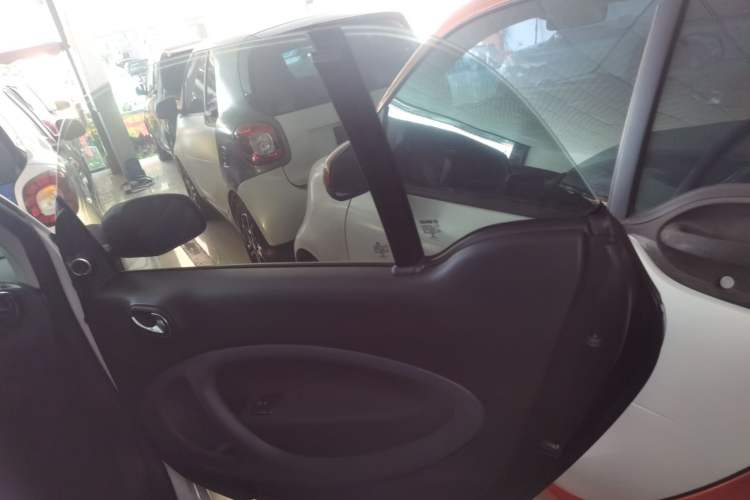Used smart fortwo 2017 1.0L 52kW New Sound Special Edition China V Emission Standard Right Front Door Interior