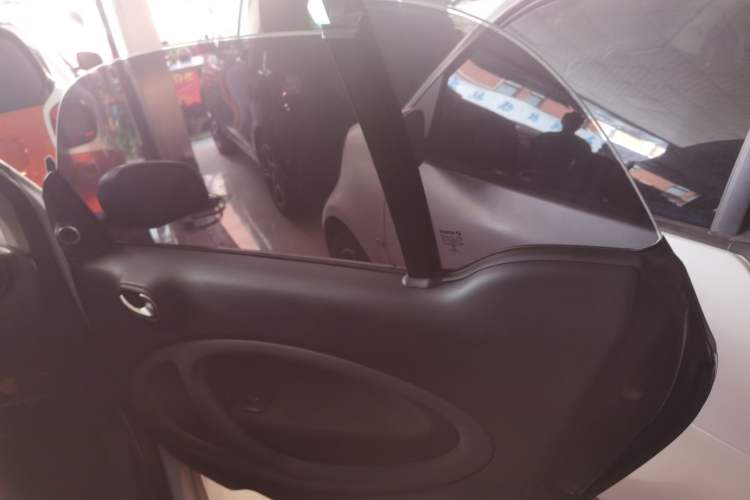 Used smart fortwo 2017 1.0L 52kW New Sound Special Edition China V Emission Standard Right Front Door Interior
