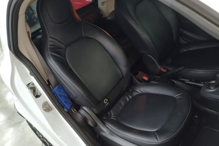 Used smart fortwo 2017 1.0L 52kW New Sound Special Edition China V Emission Standard Right Front Seat
