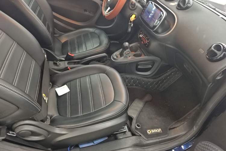 Used smart fortwo 2017 Model 1.0L 52 kW Melody Blue Special Edition China V Standard Right Front Seat