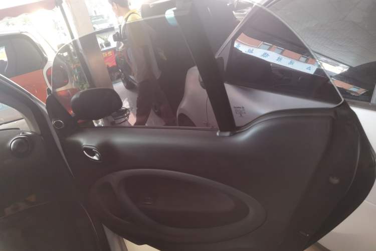 Used smart fortwo 2017 1.0L 52kW New Sound Special Edition China V Emission Standard Right Rear Door Interior