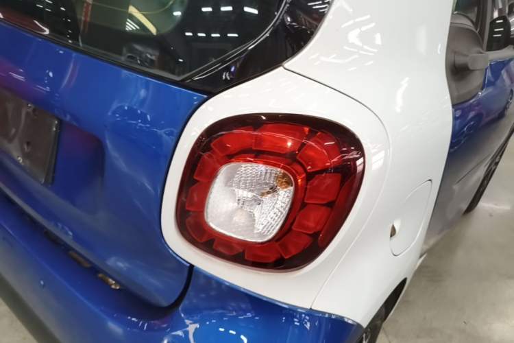 Used smart fortwo 2017 1.0L 52kW New Sound Special Edition China V Emission Standard Right Rear Taillight