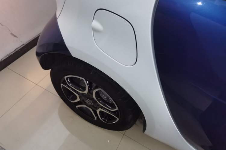 Used smart fortwo 2017 1.0L 52kW New Sound Special Edition China V Emission Standard Right Rear Wheel Hub