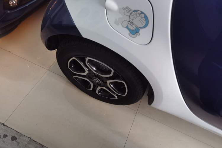 Used smart fortwo 2017 1.0L 52kW New Sound Special Edition China V Emission Standard Right Rear Wheel Hub