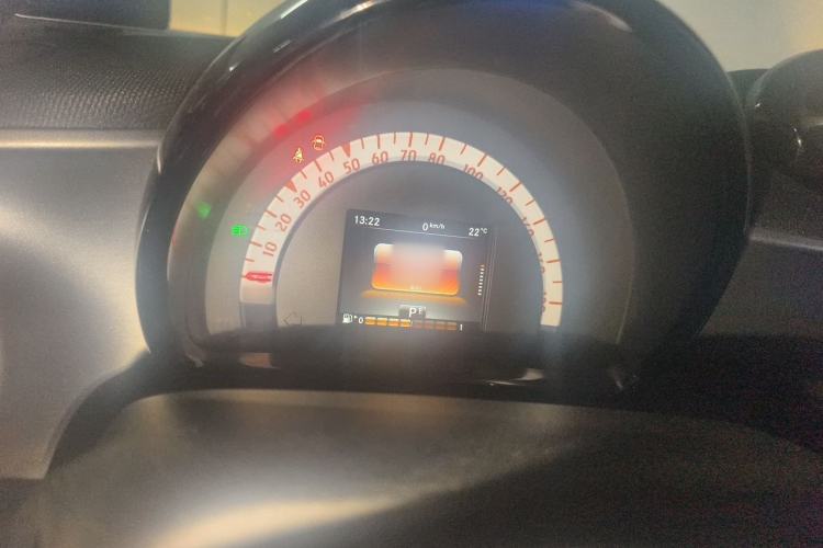 Used smart fortwo 2017 1.0L 52kW New Sound Special Edition China V Emission Standard Steering Wheel
